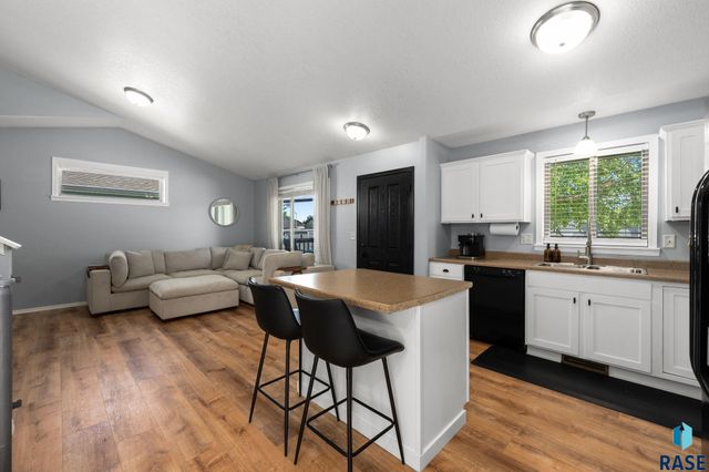 3709 W 90th St Street, Sioux Falls, SD 57108