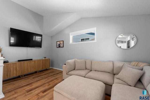 3709 W 90th St Street, Sioux Falls, SD 57108