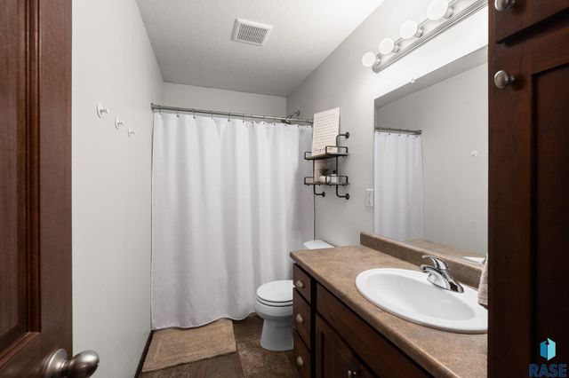 3709 W 90th St Street, Sioux Falls, SD 57108
