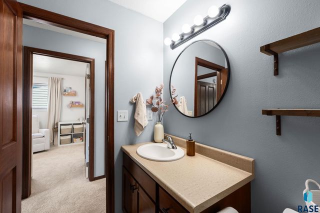 3709 W 90th St Street, Sioux Falls, SD 57108
