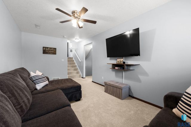 3709 W 90th St Street, Sioux Falls, SD 57108