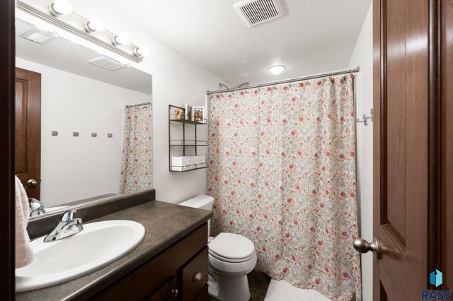 3709 W 90th St Street, Sioux Falls, SD 57108