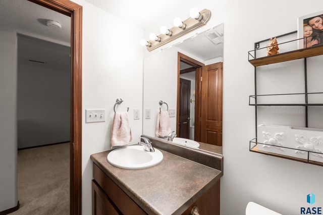 3709 W 90th St Street, Sioux Falls, SD 57108