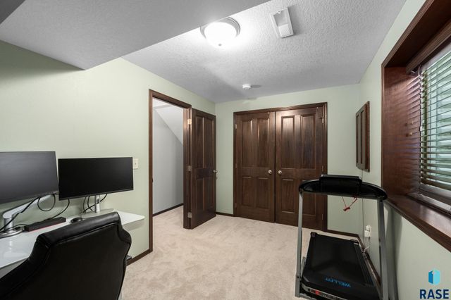 3709 W 90th St Street, Sioux Falls, SD 57108