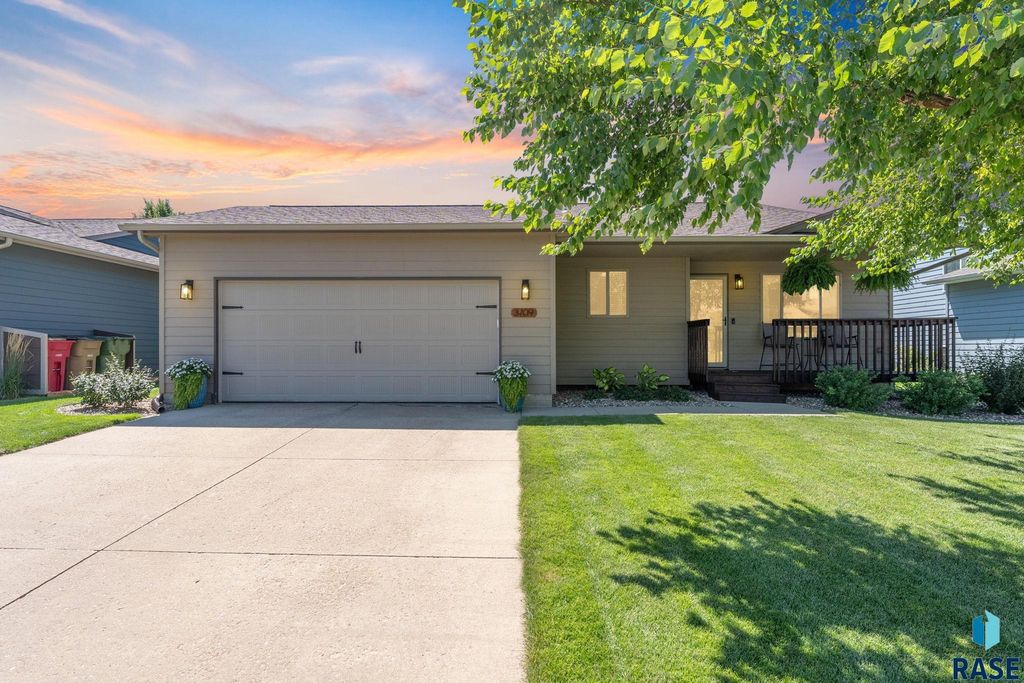 3709 W 90th St Street, Sioux Falls, SD 57108