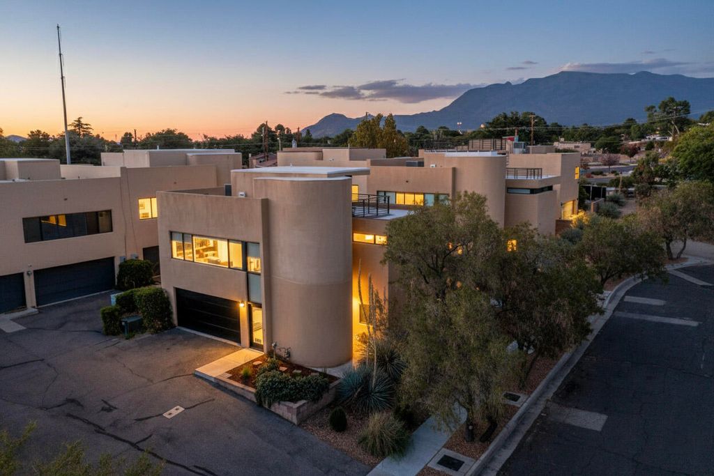 9323 HILTON Avenue NE, Albuquerque, NM 87111