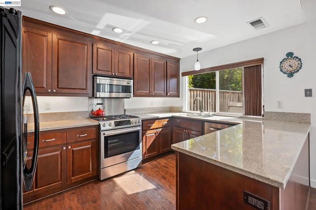 415 Orchard View Ave, Martinez, CA 94553