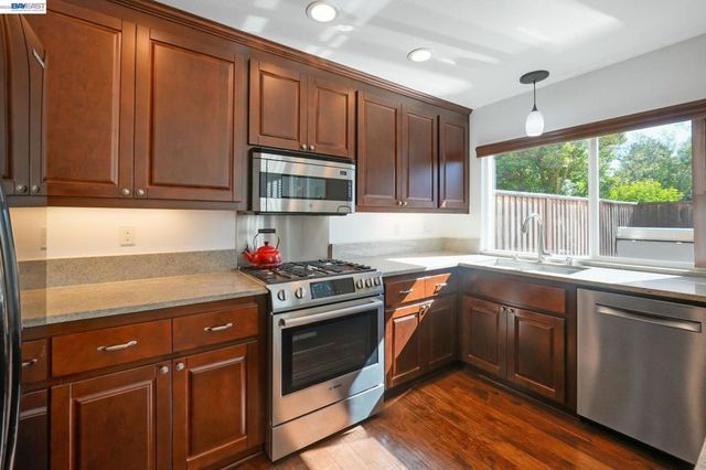 415 Orchard View Ave, Martinez, CA 94553