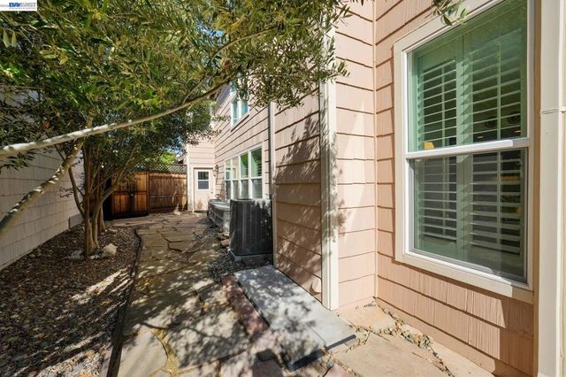 415 Orchard View Ave, Martinez, CA 94553