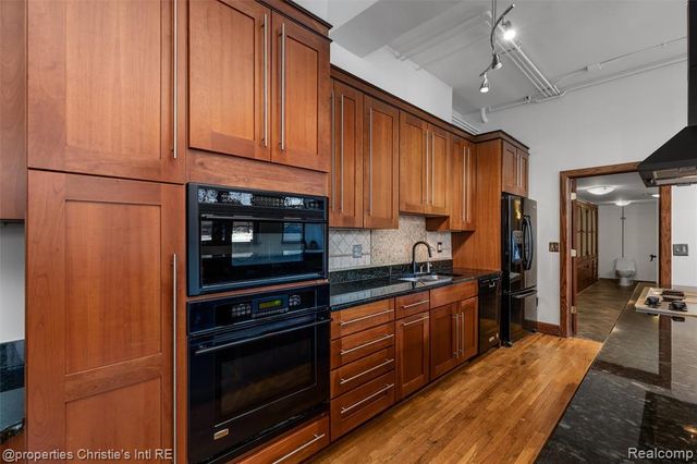 1395 Antietam Avenue 39, Detroit, MI 48207