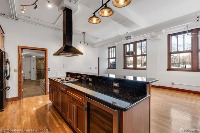 1395 Antietam Avenue 39, Detroit, MI 48207