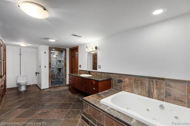 1395 Antietam Avenue 39, Detroit, MI 48207