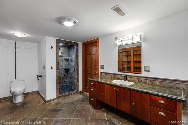 1395 Antietam Avenue 39, Detroit, MI 48207