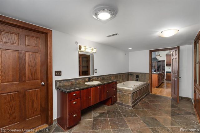 1395 Antietam Avenue 39, Detroit, MI 48207