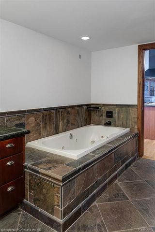 1395 Antietam Avenue 39, Detroit, MI 48207