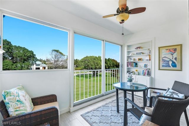 668 Broad AVE S J668, Naples, FL 34102