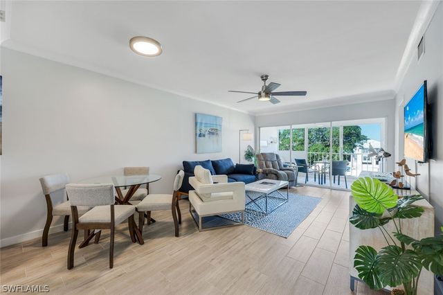 668 Broad AVE S J668, Naples, FL 34102