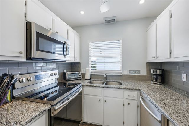 668 Broad AVE S J668, Naples, FL 34102