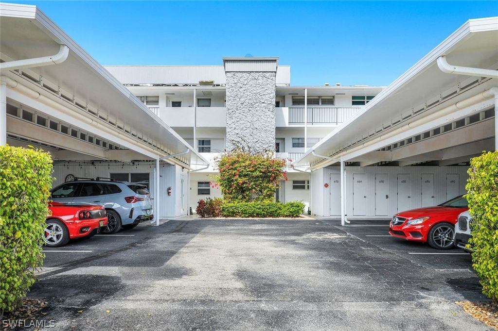 668 Broad AVE S J668, Naples, FL 34102