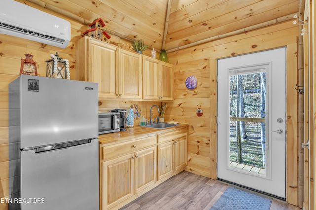 750 Caney Creek Rd, Cosby, TN 37722