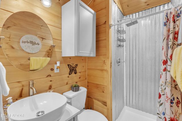 750 Caney Creek Rd, Cosby, TN 37722