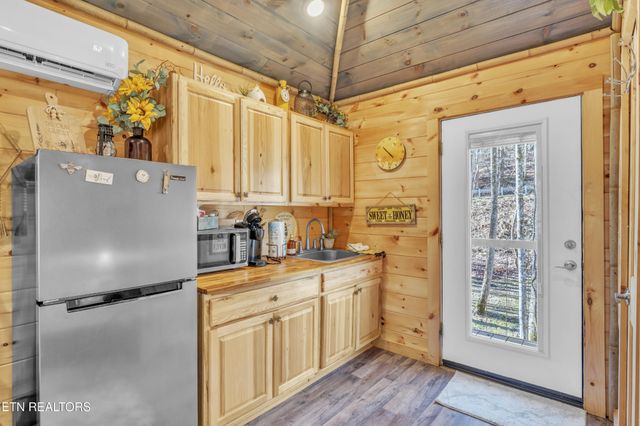 750 Caney Creek Rd, Cosby, TN 37722