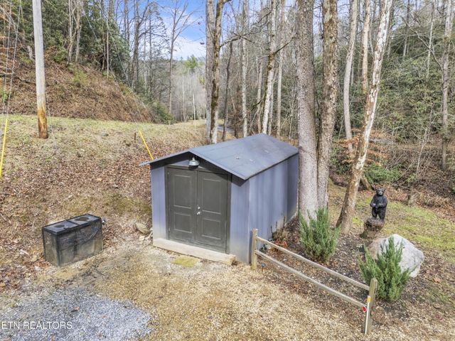 750 Caney Creek Rd, Cosby, TN 37722