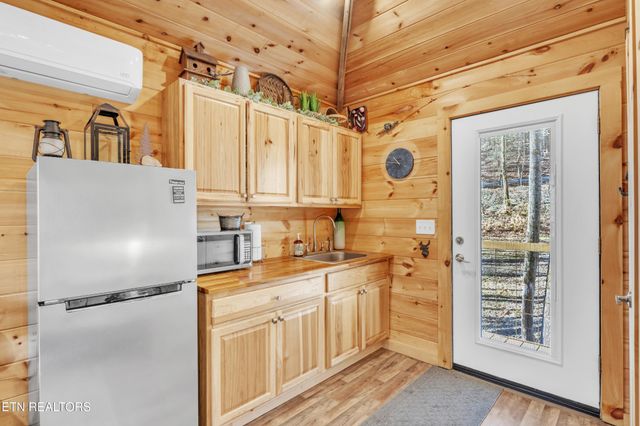 750 Caney Creek Rd, Cosby, TN 37722