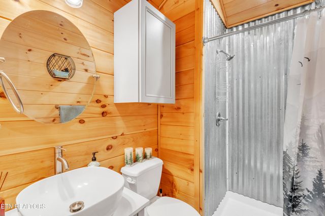 750 Caney Creek Rd, Cosby, TN 37722