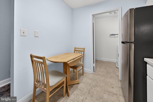 10 VILLAGE CT, Mount Laurel, NJ 08054