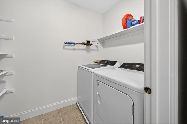 10 VILLAGE CT, Mount Laurel, NJ 08054