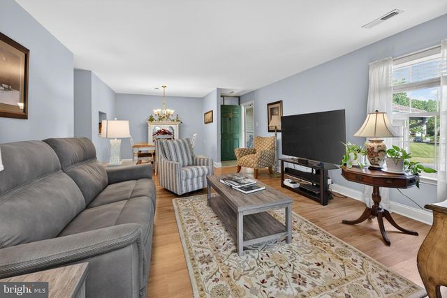 10 VILLAGE CT, Mount Laurel, NJ 08054