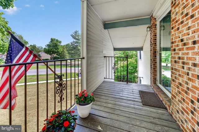 10 VILLAGE CT, Mount Laurel, NJ 08054