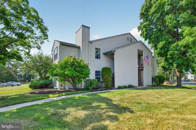 10 VILLAGE CT, Mount Laurel, NJ 08054