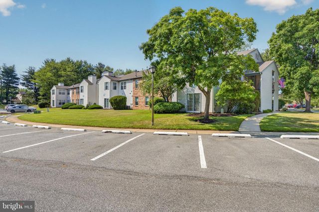 10 VILLAGE CT, Mount Laurel, NJ 08054