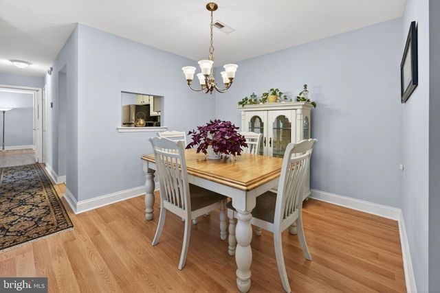 10 VILLAGE CT, Mount Laurel, NJ 08054