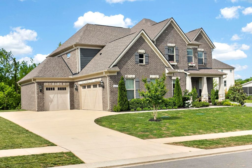 3229 Chase Point Dr, Franklin, TN 37067
