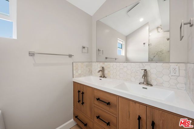 2329 Selby Avenue, Los Angeles, CA 90064