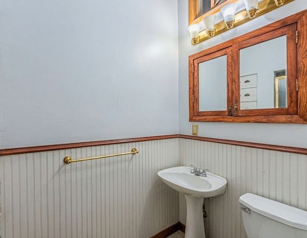 401 N Willomet Avenue, Dallas, TX 75208