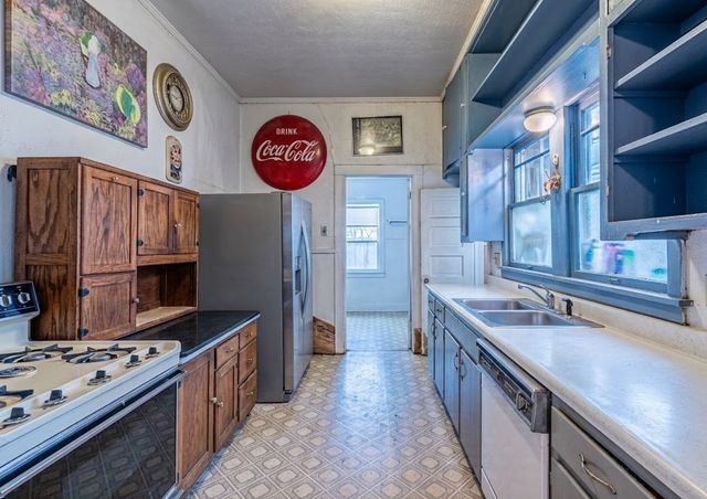 401 N Willomet Avenue, Dallas, TX 75208