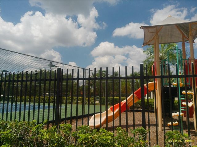 8172 S Coral Cir 0, North Lauderdale, FL 33068