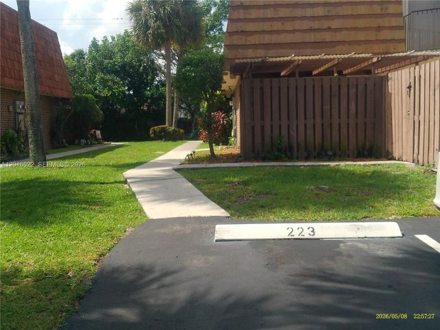 8172 S Coral Cir 0, North Lauderdale, FL 33068