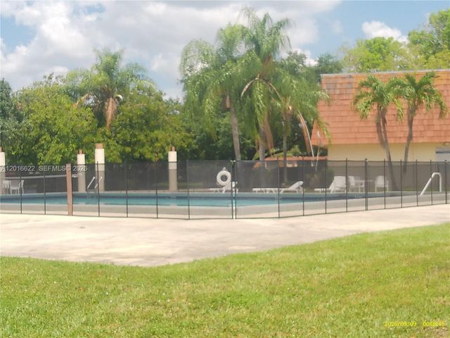 8172 S Coral Cir 0, North Lauderdale, FL 33068