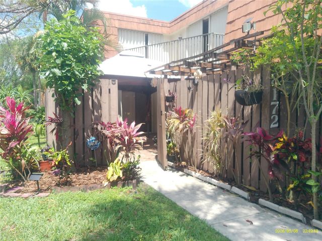 8172 S Coral Cir 0, North Lauderdale, FL 33068