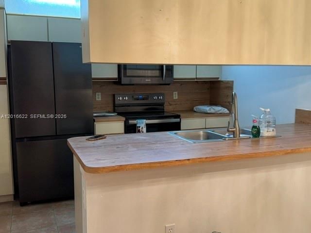 8172 S Coral Cir 0, North Lauderdale, FL 33068