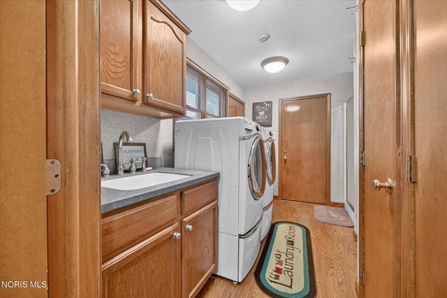 7224 Lilac Court, Holland, OH 43528