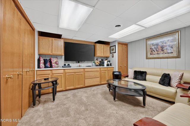 7224 Lilac Court, Holland, OH 43528