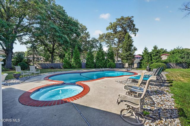 7224 Lilac Court, Holland, OH 43528