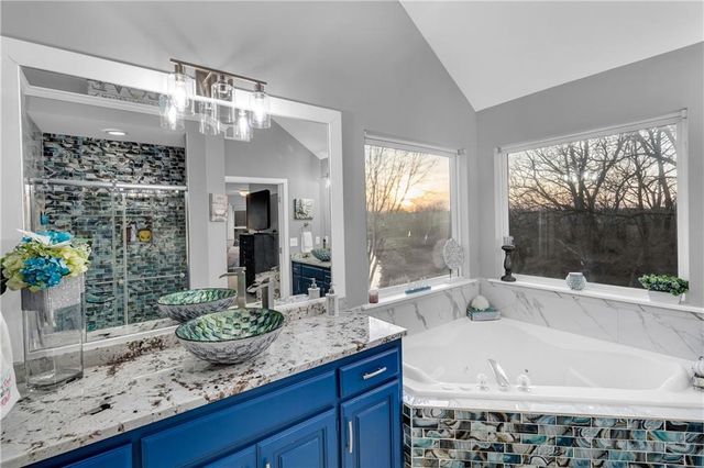 2348 W Trail Drive, Olathe, KS 66061