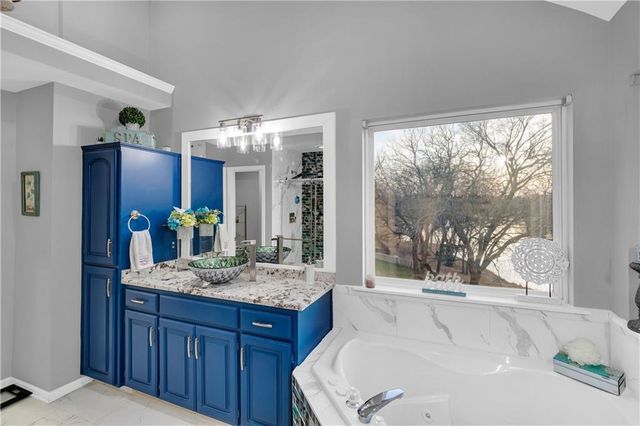 2348 W Trail Drive, Olathe, KS 66061